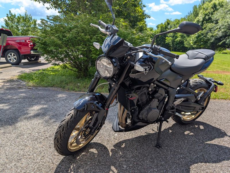 New 2026 Triumph Trident 800 Image 3