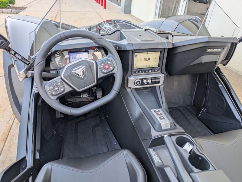 2025 Polaris SLINGSHOT SL AUTODRIVEImage 4