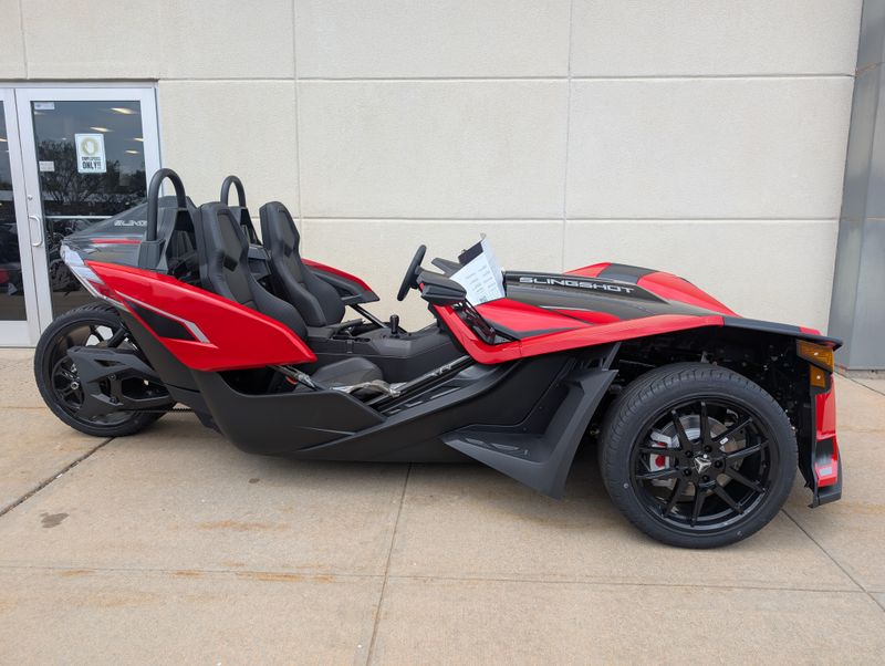 2024 Polaris SLINGSHOT SLR MANUALImage 2