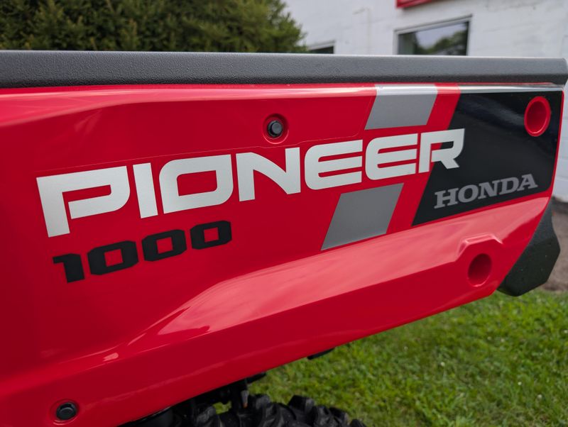 2025 Honda PIONEER 10006 DELUXE CREWImage 3