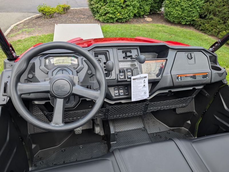 2025 Honda PIONEER 10006 DELUXE CREWImage 8