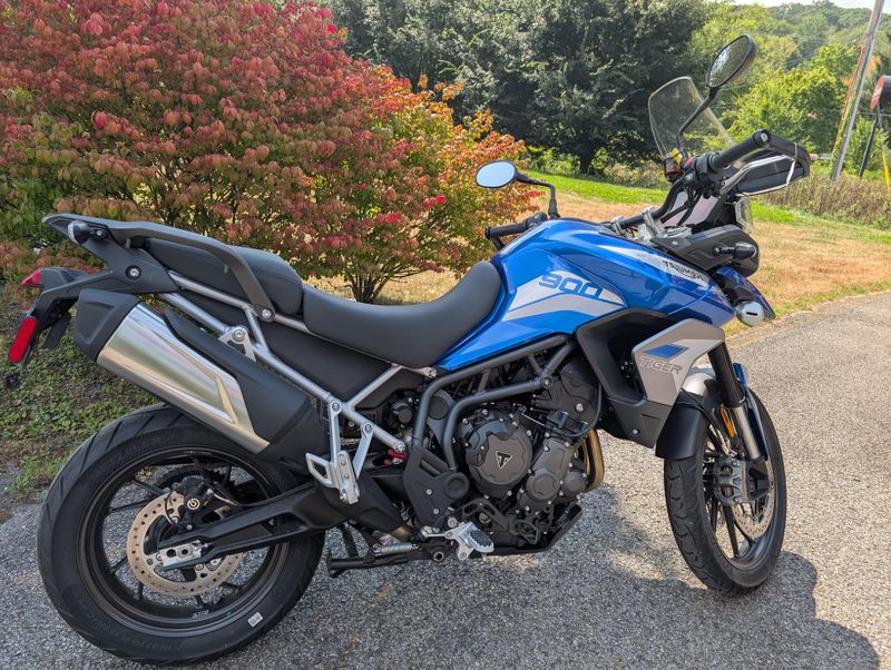 2023 Triumph Tiger 900 in a CASPER BLUE exterior color. Pitt Cycles (724) 779-1901 pixelmotiondemo.com 
