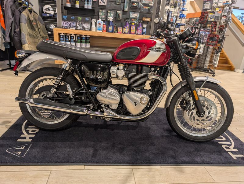 2025 Triumph Bonneville T120 Elvis Edition  in a ELVIS EDITION exterior color. Pitt Cycles (724) 779-1901 pixelmotiondemo.com 