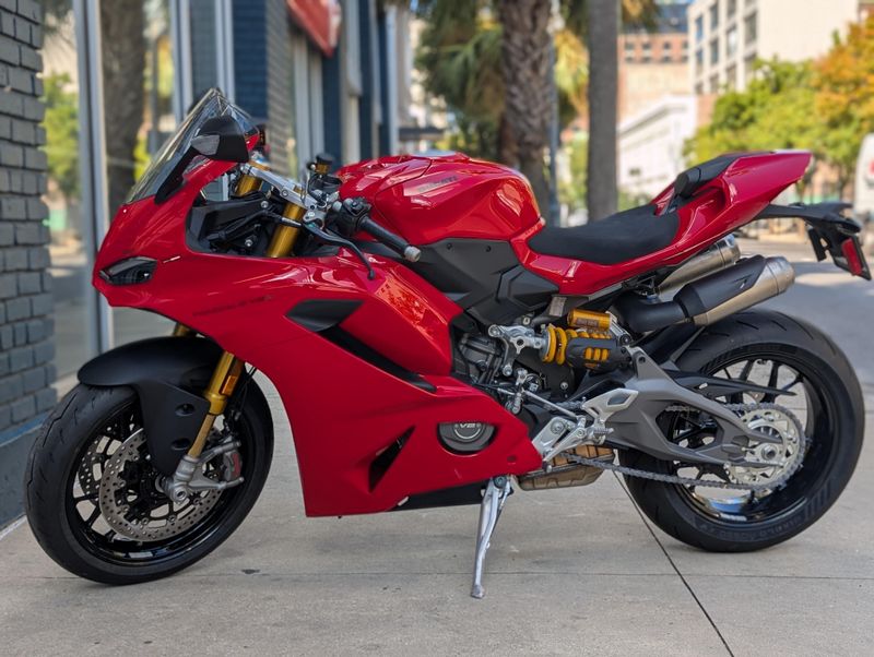 New 2026 Ducati PANIGALE V2S 