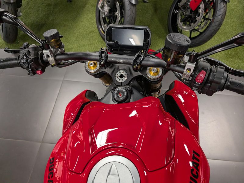 2025 Ducati STREETFIGHTER V2 SImage 3