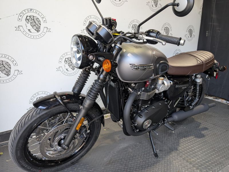 2025 Triumph BONNEVILLE T120 BLACK 
