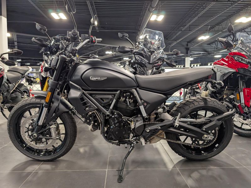 2025 Ducati SCRAMBLER ICON DARKImage 3