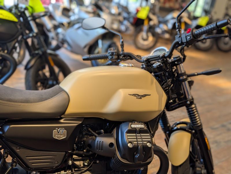 New 2027 Moto Guzzi V7 STONE Image 3
