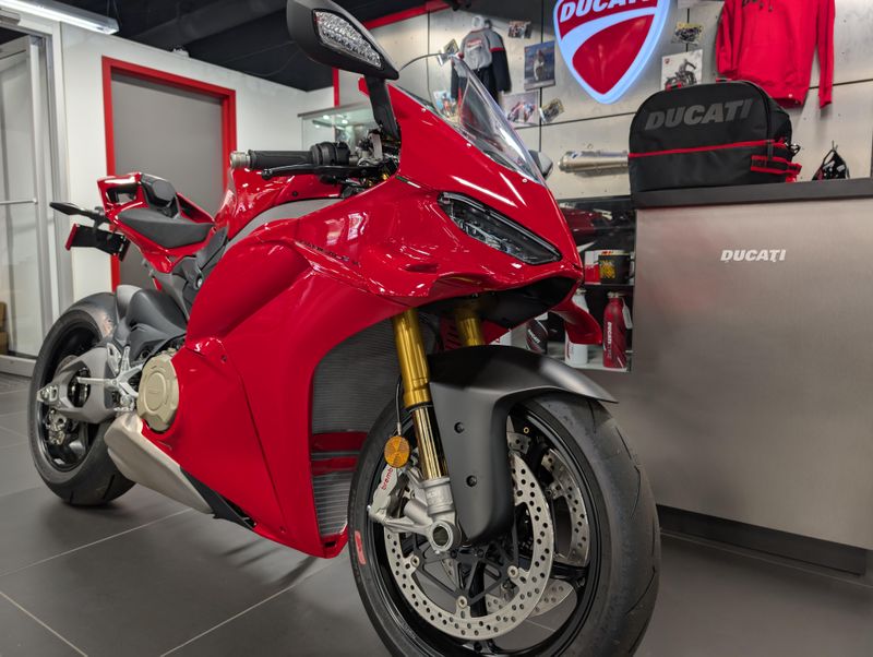 2025 Ducati PANIGALE V4 SImage 3