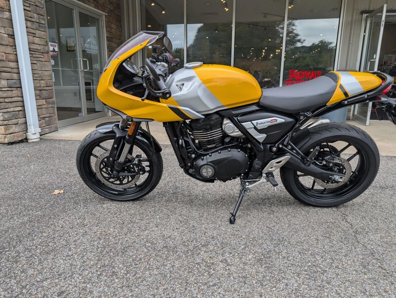 New 2026 Triumph Thruxton 400 Image 2