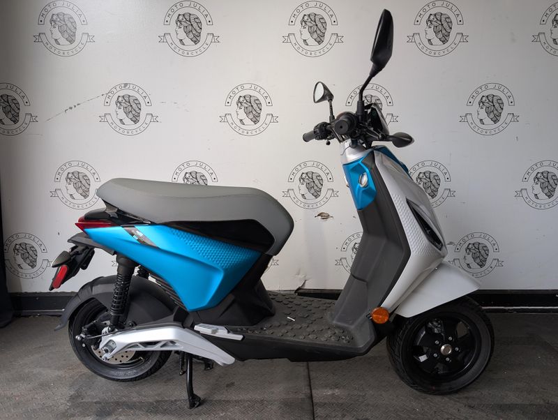 New 2022 PIAGGIO 1 ACTIVE 