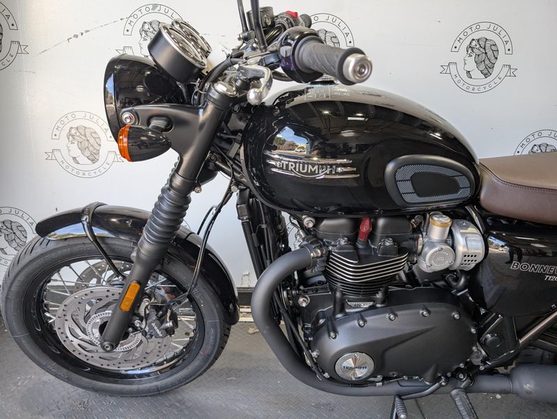 2025 Triumph BONNEVILLE T120 BLACK 