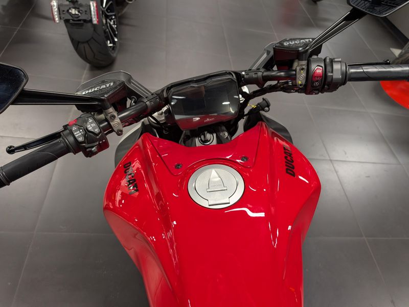 2025 Ducati DIAVEL V4Image 4