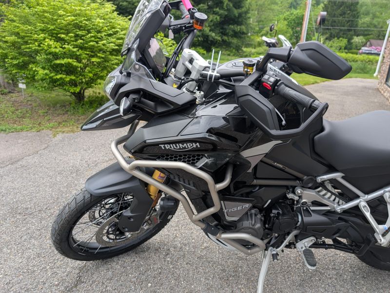 2023 Triumph Tiger 900 in a SANDSTONE exterior color. Pitt Cycles (724) 779-1901 pixelmotiondemo.com 