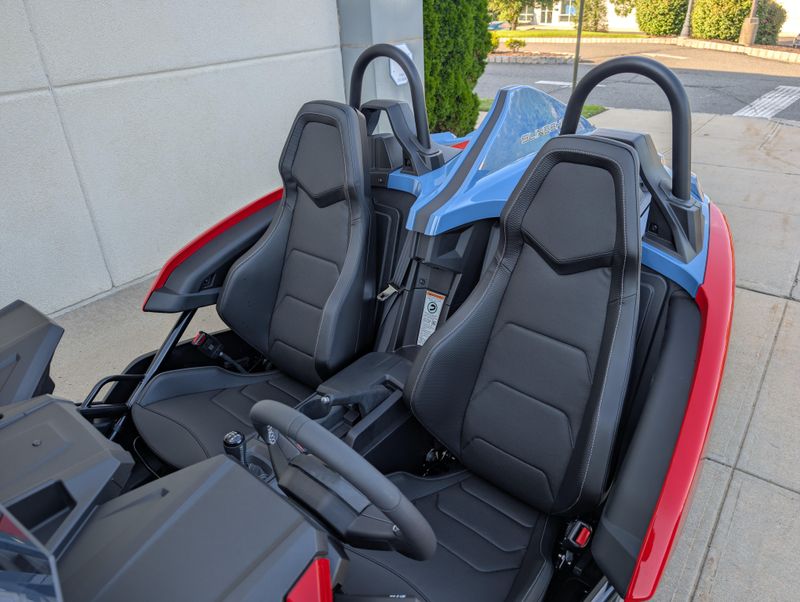 2025 Polaris SLINGSHOT SLR MANUALImage 5