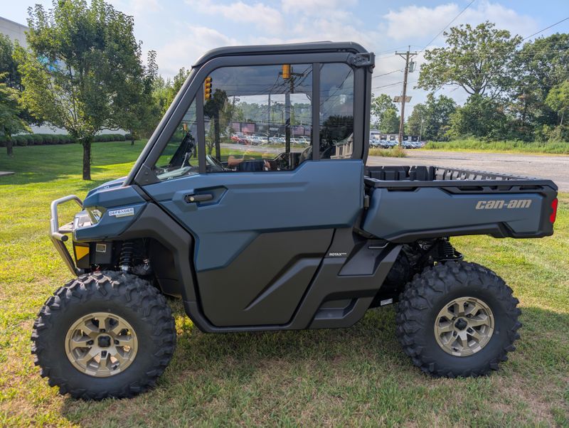 2025 Can-Am DEFENDER LIMITED HD10Image 2