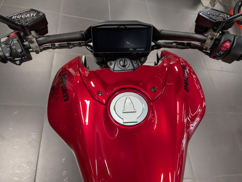 2026 Ducati X DIAVEL V4Image 3