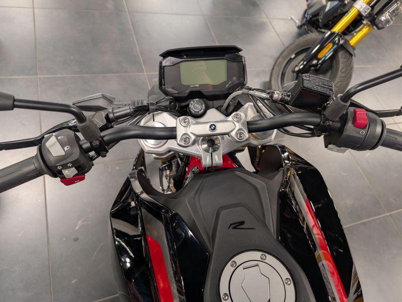 2025 BMW G 310 RImage 3