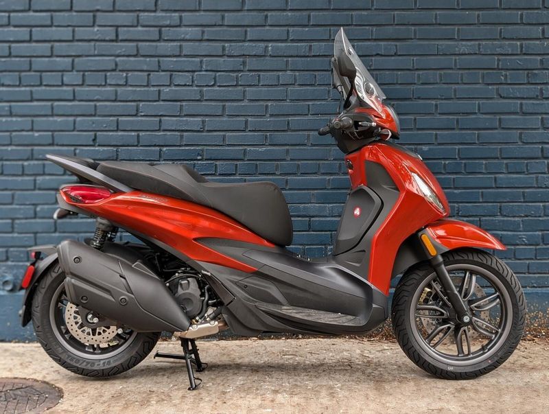 New 2024 PIAGGIO BV 400 