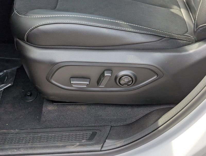 2025 Jeep Grand Cherokee Altitude photo 14
