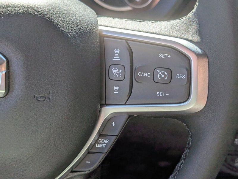 2025 Ram 1500 Big Horn photo 12