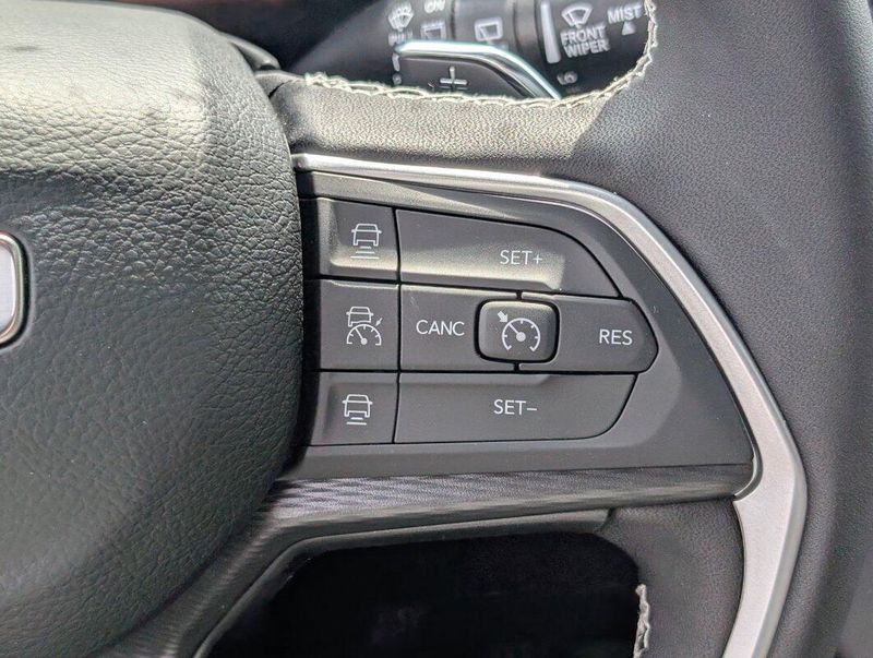 2025 Jeep Grand Cherokee Laredo X photo 21