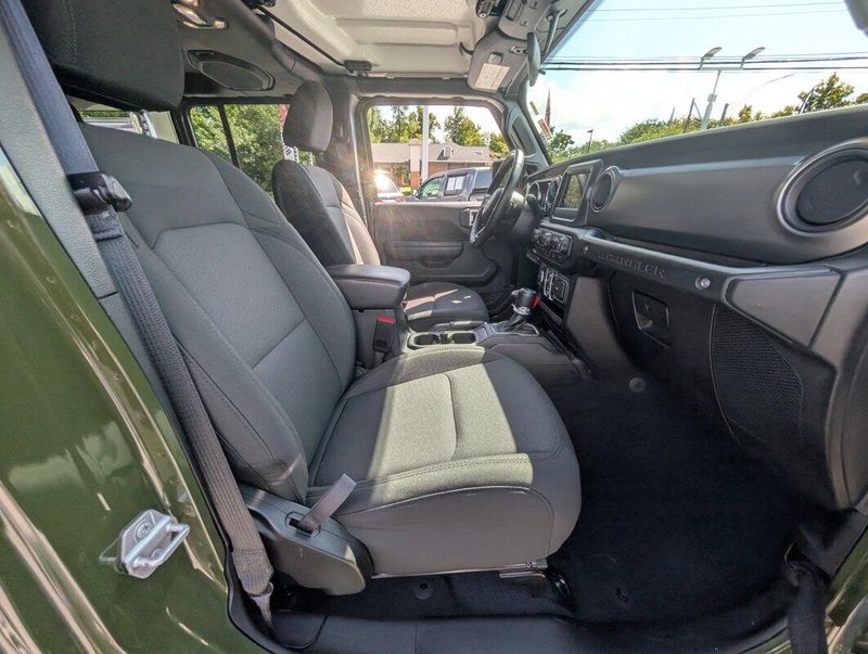 2022 Jeep Wrangler Unlimited Willys photo 2