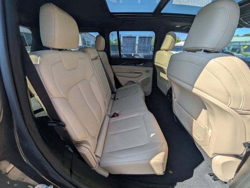 2023 Jeep Cherokee 4xe photo 3