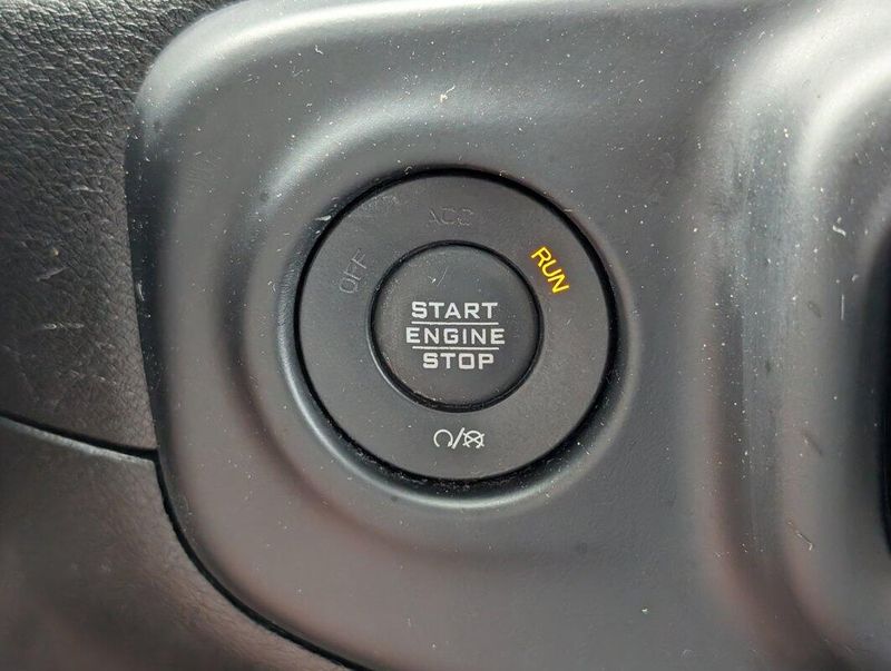 2020 Jeep Wrangler Unlimited Sahara photo 15