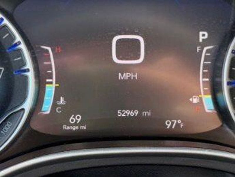 Used 2024 Chrysler Pacifica Touring LImage 10