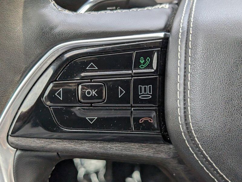 2021 Jeep Grand Cherokee Overland photo 19