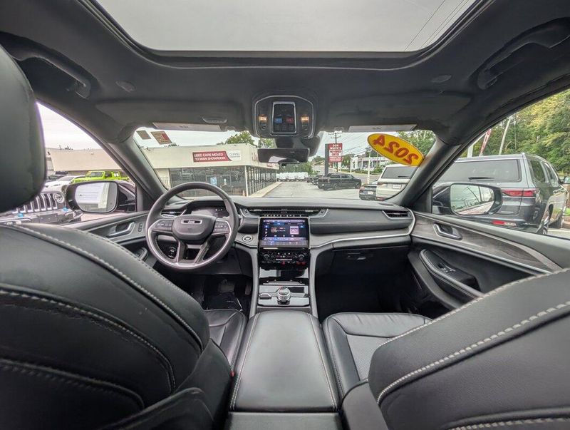 2024 Jeep Grand Cherokee Limited photo 2
