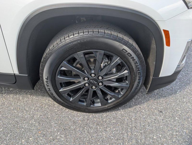2022 Chevrolet Traverse RS photo 2