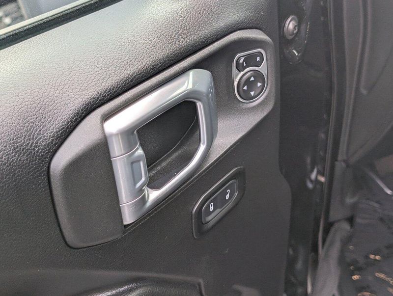 2021 Jeep Wrangler Unlimited Rubicon photo 3