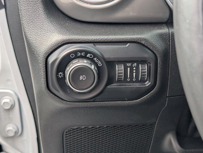 2020 Jeep Wrangler Unlimited Sahara photo 12