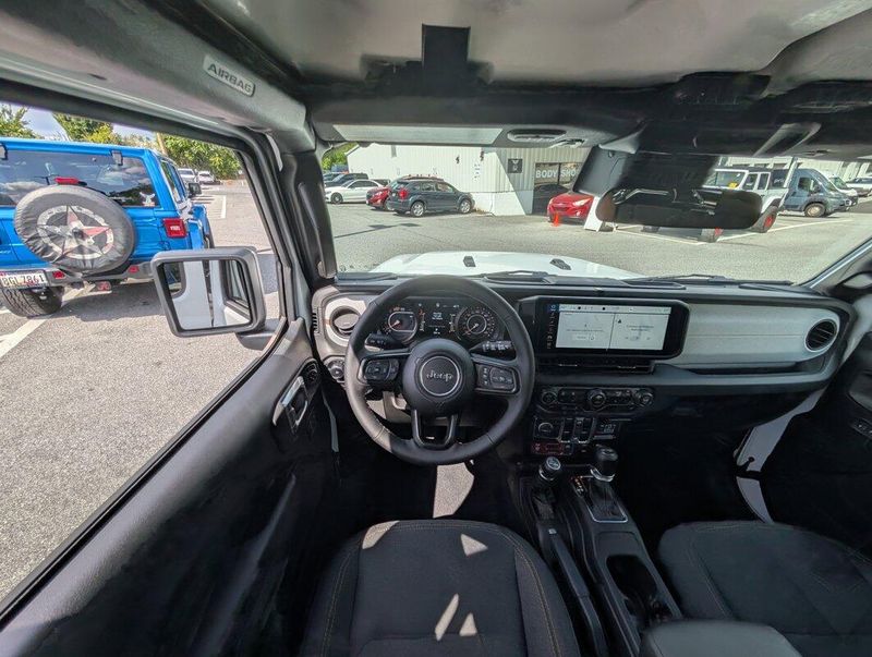 2025 Jeep Wrangler Willys photo 8