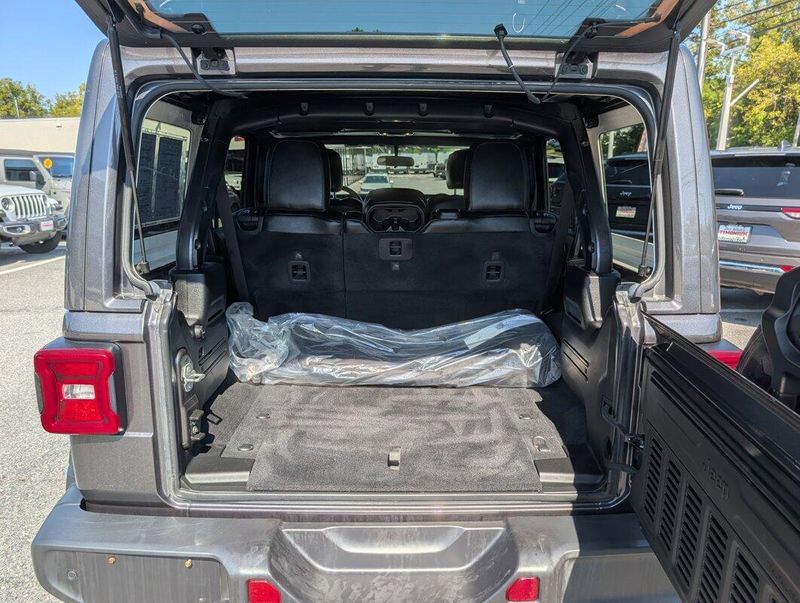 2021 Jeep Wrangler Unlimited Sahara photo 5