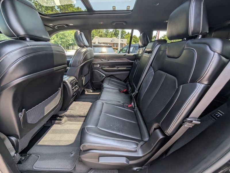 2021 Jeep Grand Cherokee Overland photo 9