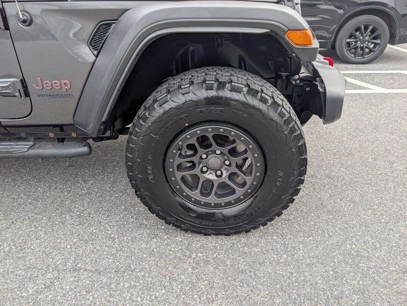 2022 Jeep Wrangler Unlimited Rubicon photo 2