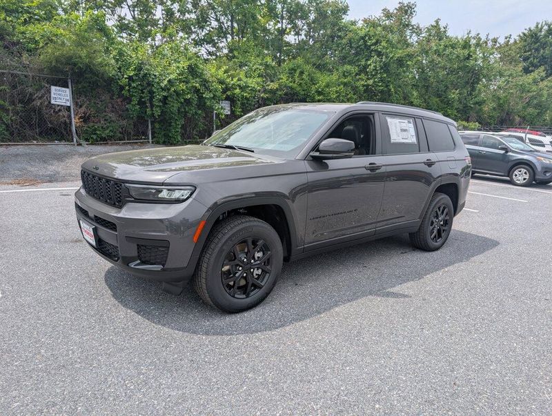 2025 Jeep Grand Cherokee Altitude X photo 2