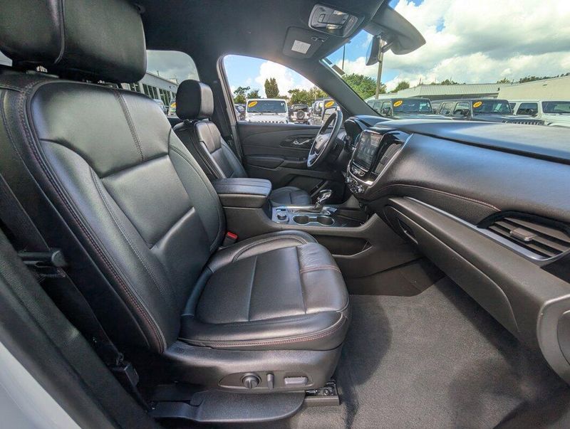 2022 Chevrolet Traverse RS photo 3