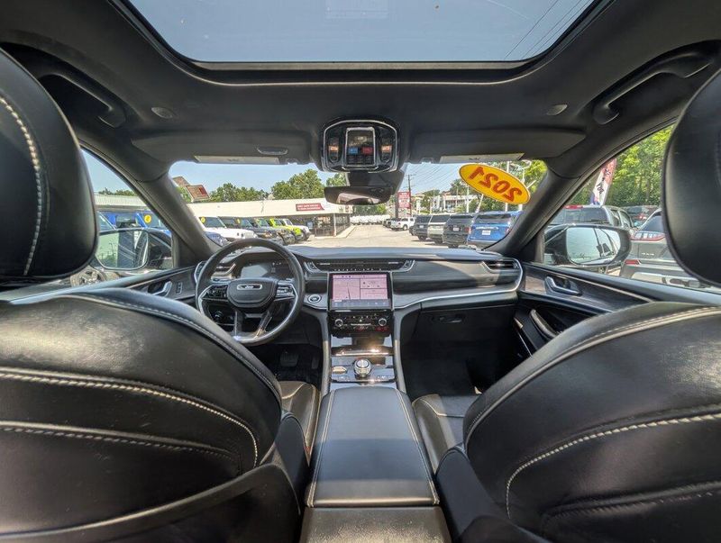 2021 Jeep Grand Cherokee Overland photo 12