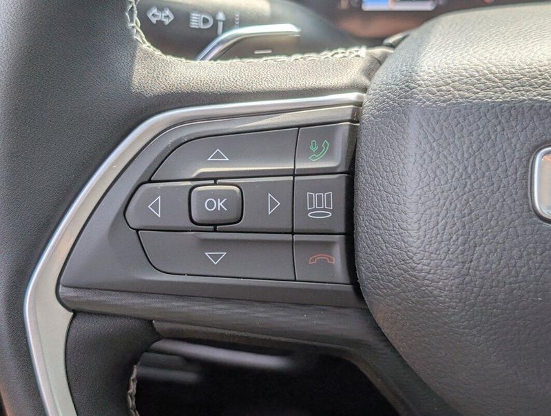 2025 Jeep Grand Cherokee Altitude photo 16