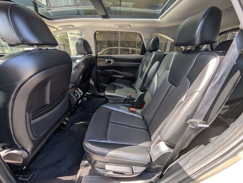 2021 Kia Sorento EX photo 8