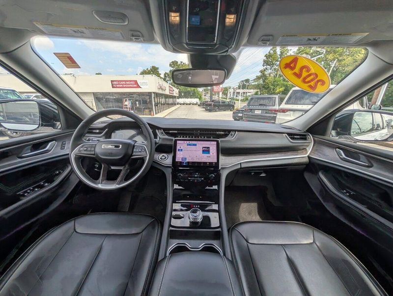 2024 Jeep Grand Cherokee Limited photo 13