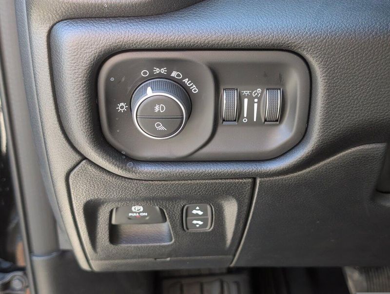 2025 Ram 1500 Big Horn photo 10