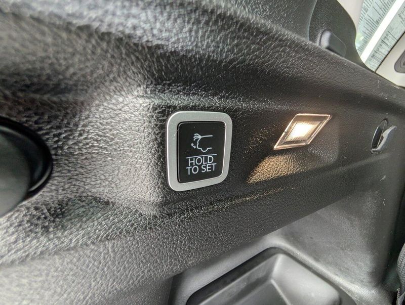 2024 Jeep Grand Cherokee Limited photo 7