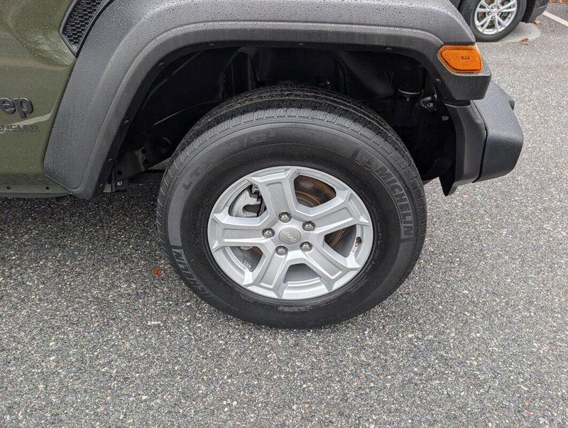 2022 Jeep Wrangler Unlimited Sport photo 2