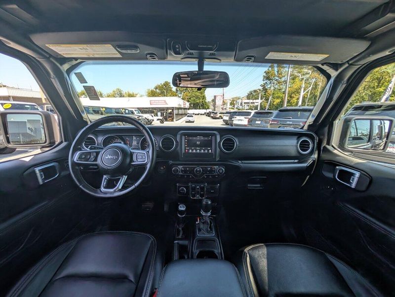 2021 Jeep Wrangler Unlimited Sahara photo 9
