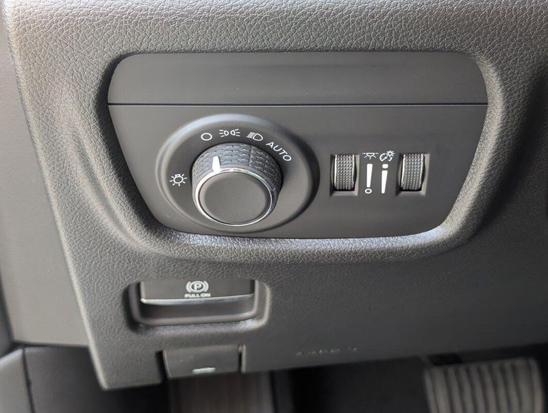 2025 Jeep Grand Cherokee Altitude photo 15